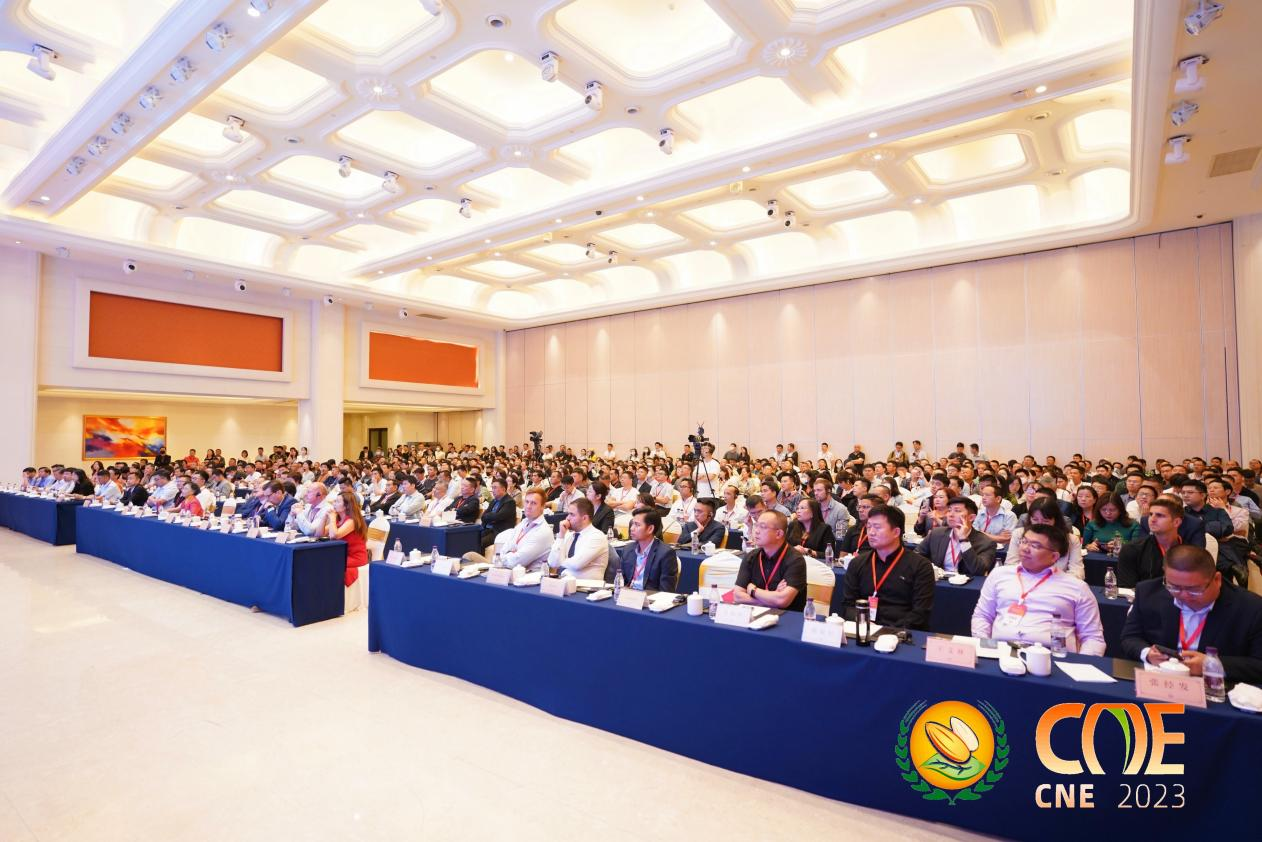 南亚所与加工所科技人员参加第十六届中国坚果炒货食品展