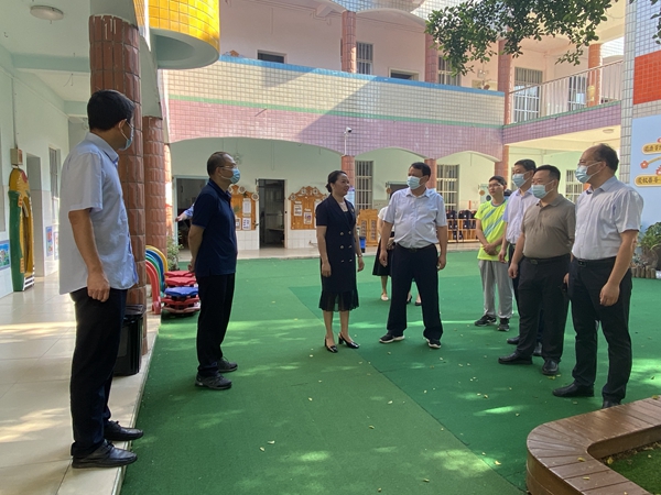 陆宇明副院长带队到幼儿园开展“六一”儿童节慰问活动