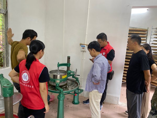 广西南亚所科技人员到凭祥市夏石镇开展茶叶科技服务