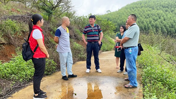 张宇一行与基地负责人交流_副本.jpg