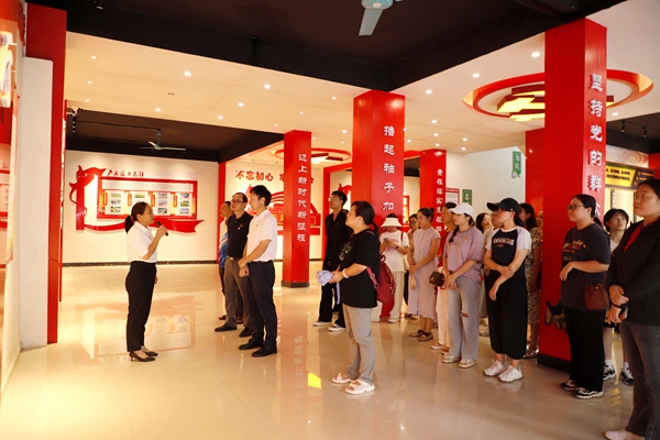 加工所党支部开展庆“七一”廉政主题党日活动暨工会活动 