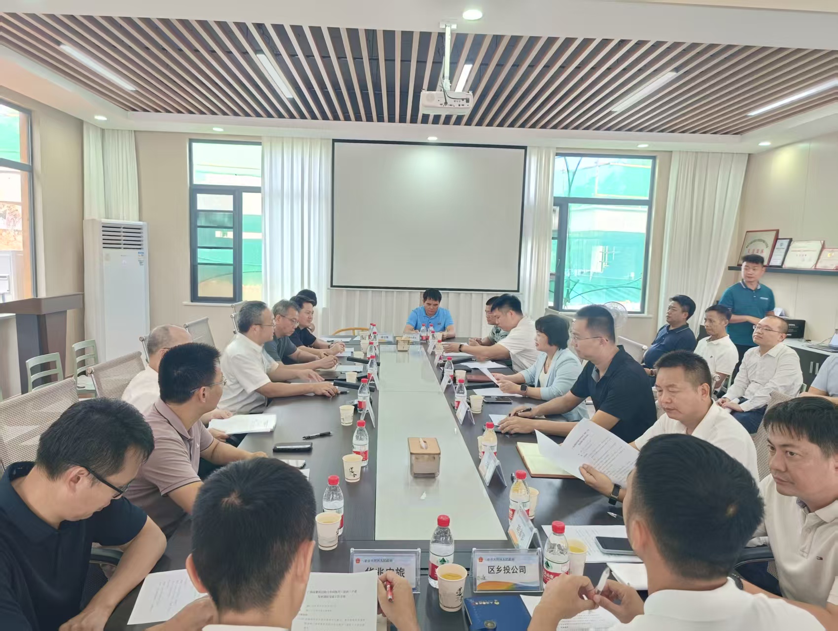 广西农业农村厅副厅长唐咸来到广西南繁基地调研
