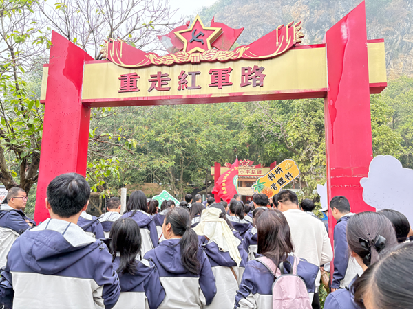 upfile 秋游2_副本.png