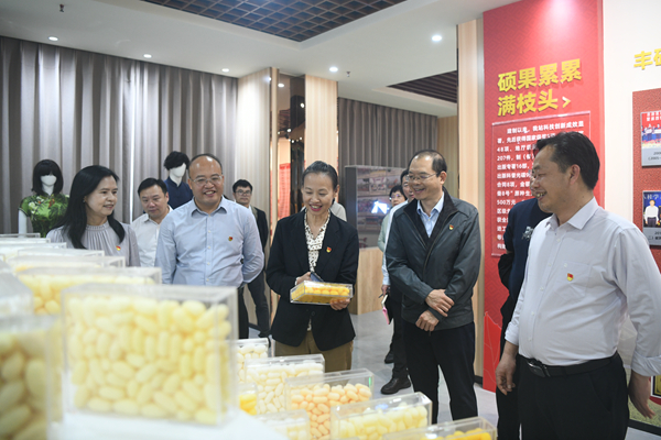 办公计财党支部与广西蚕业技术推广站党委开展支部共建