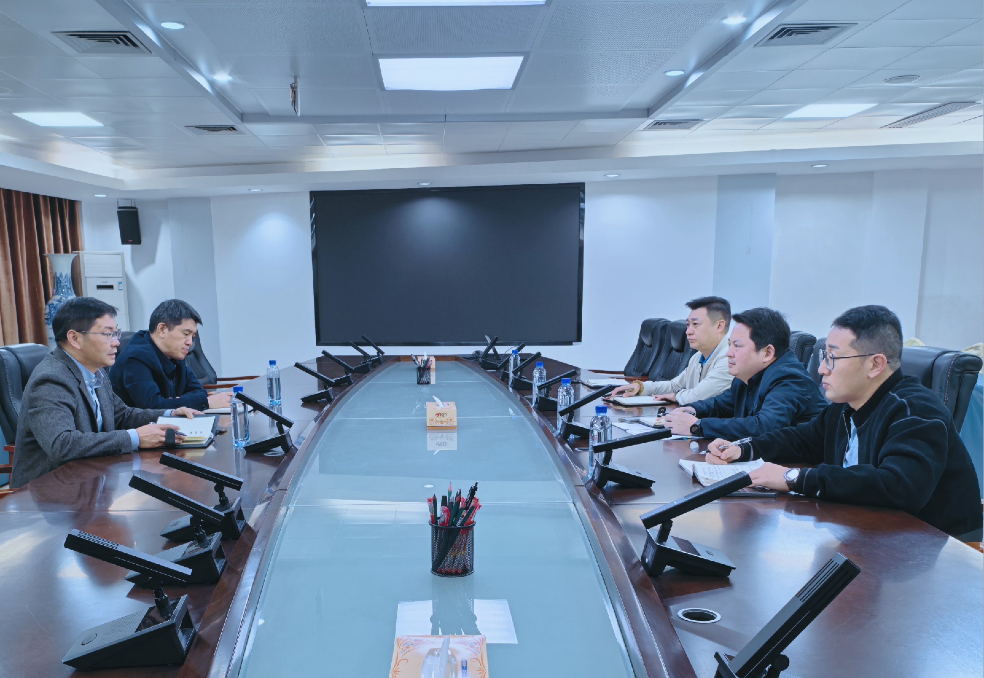 院党组成员胡茂林专题听取科研基地建设管理工作情况汇报