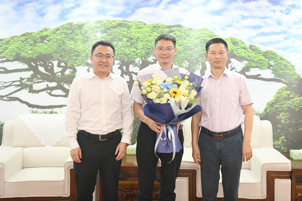 深圳市农产品质量安全检验检测中心一行到广西农业科学院走访调研