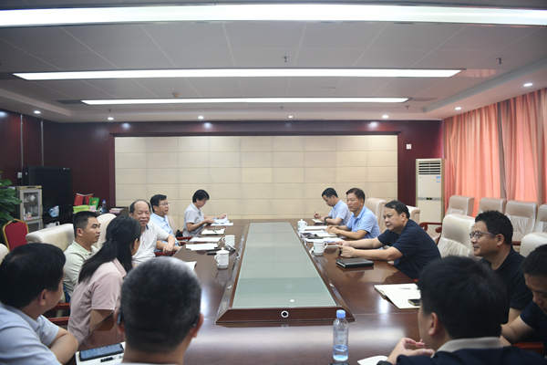 广西糖业集团良圻制糖有限公司到广西农业科学院座谈交流01.jpg