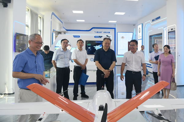 中国林业科学研究院副院长谭新建一行到广西农业科学院调研